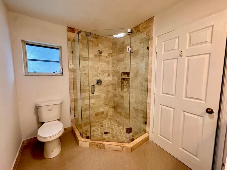 Building Photo - 1132 Hatteras Cir