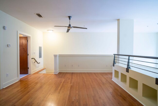 Building Photo - 1245 Caroline St NE