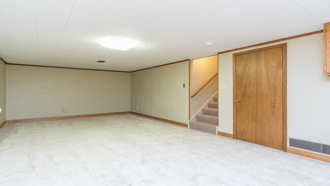 Building Photo - 1605 E 49th St