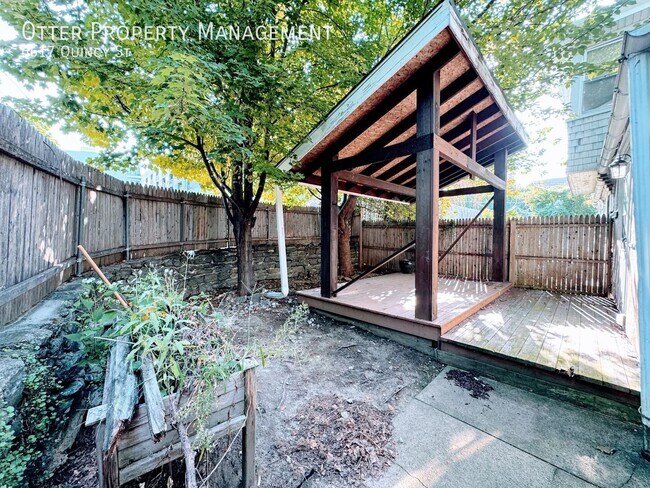 Building Photo - 6617 Quincy St