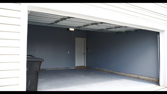 Building Photo - 1023 Klick Way