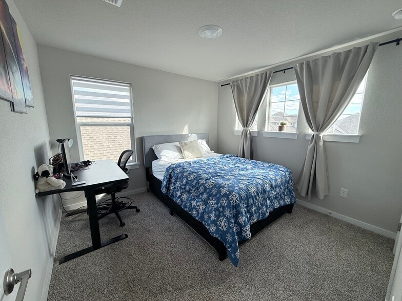 Building Photo - 2024 Wilsons Warbler Dr
