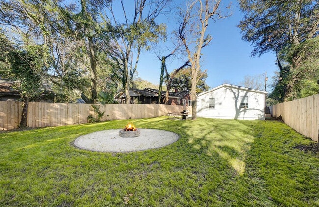 Building Photo - 4737 Aster Dr