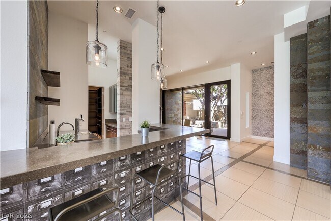 Building Photo - 1501 Foothills Village Dr