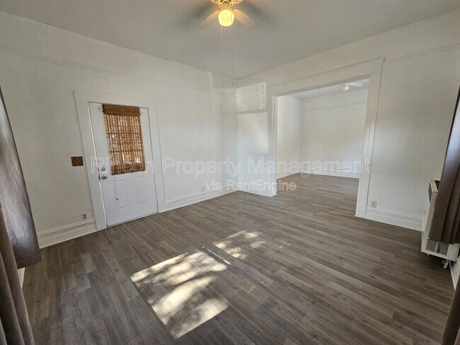 Building Photo - 127 S B St