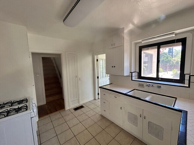 Building Photo - 4 Bedroom/2 Bath Modesto Ca