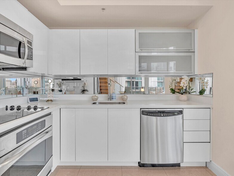 KITCHEN - 90 SW 3rd St