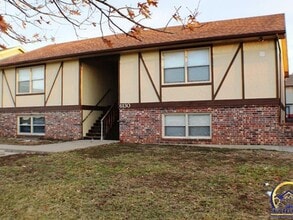 Building Photo - 850 Sq Ft, 2-bedroom, 1-Bath Apartment in 4-plex near 29th & Wannamaker.