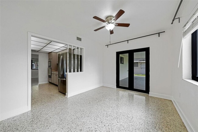 Building Photo - Southeast 9th Court, Hialeah, FL 33010 - 3...