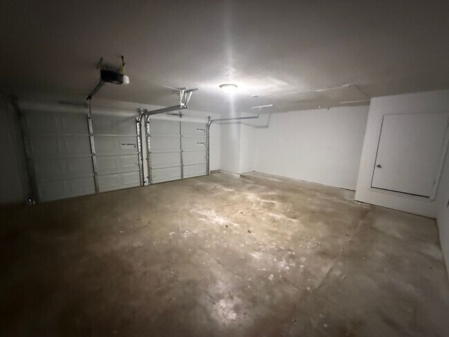 Building Photo - Renovated 3-bedroom house!  Housing accepted!