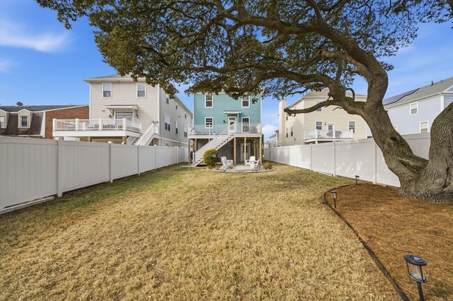 Building Photo - 9610 7th Bay St