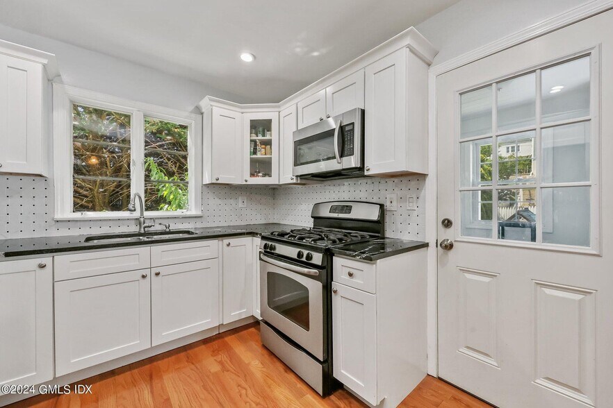 Building Photo - 10 Fletcher Ave