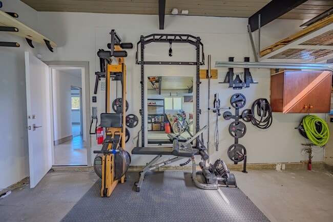 Building Photo - Luxurious Modern Living in the Heart of San Diego with Solar!