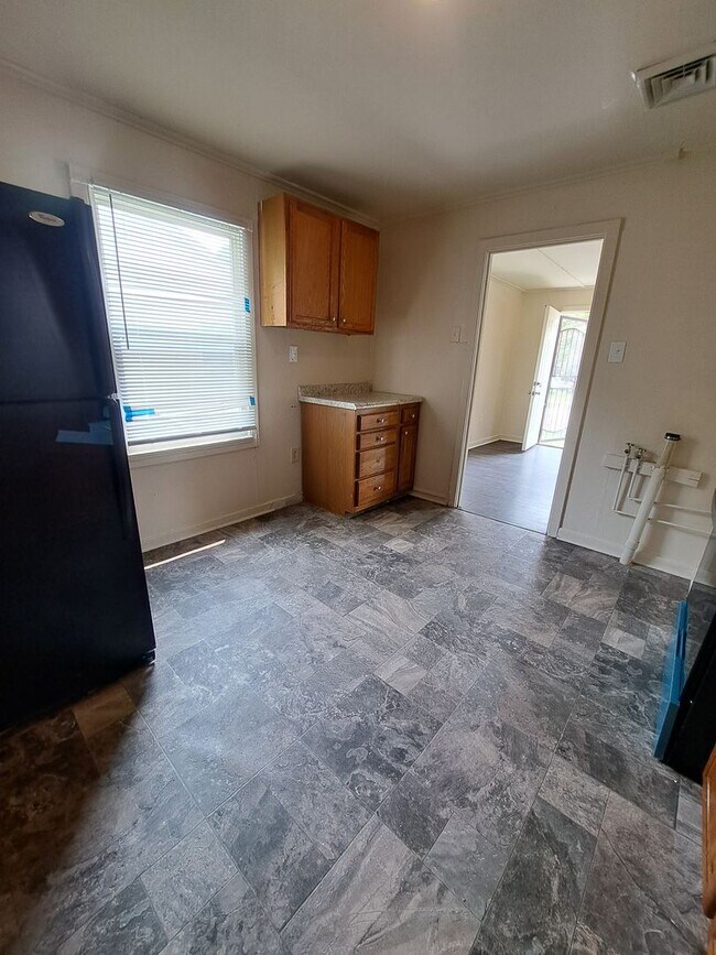 Building Photo - 387 Carver Cir