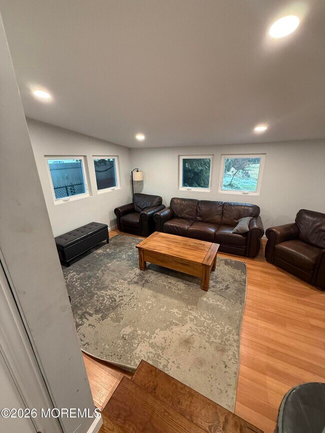 Building Photo - 591 Vernon St