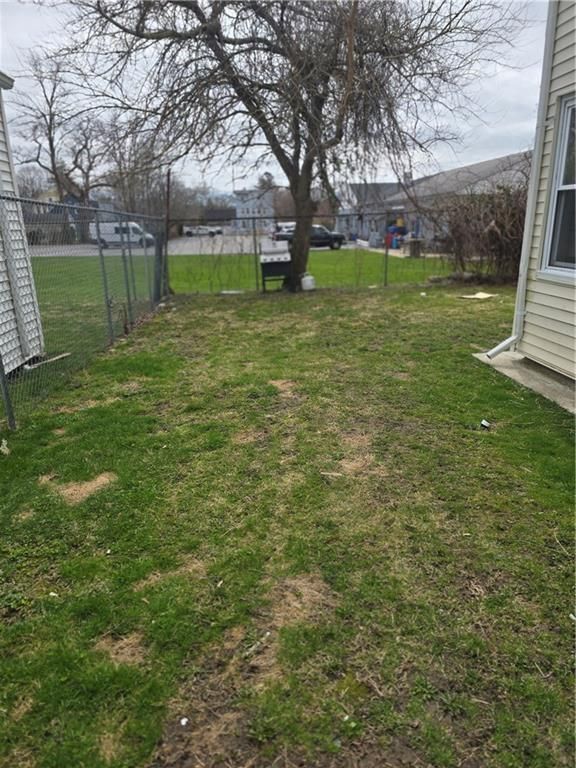 Building Photo - 16 Catherine St