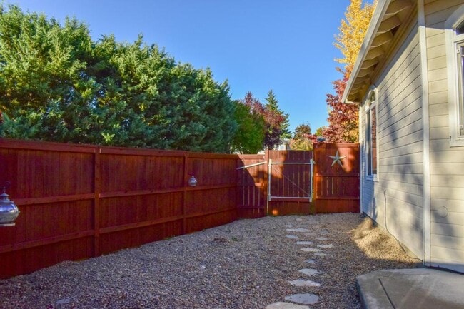 Building Photo - 2914 Farmington Ave