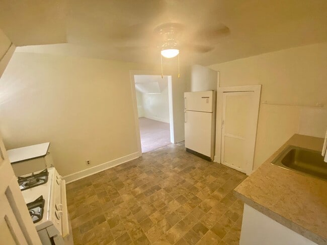 Building Photo - 2412 S 17th St