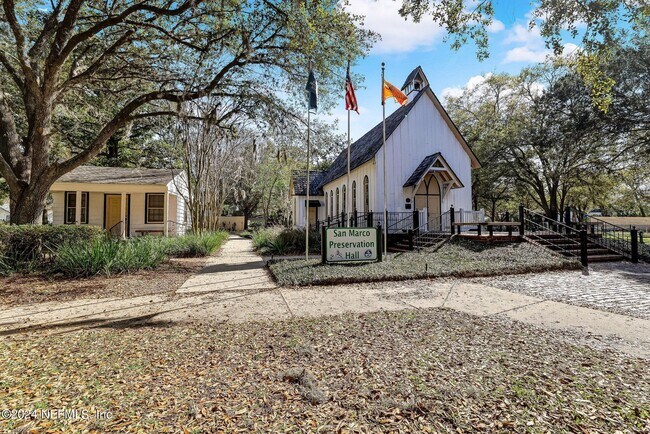 Building Photo - 1427 River Oaks Rd