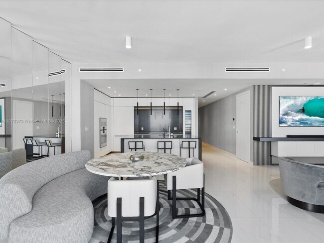 Building Photo - 300 Biscayne Blvd Way