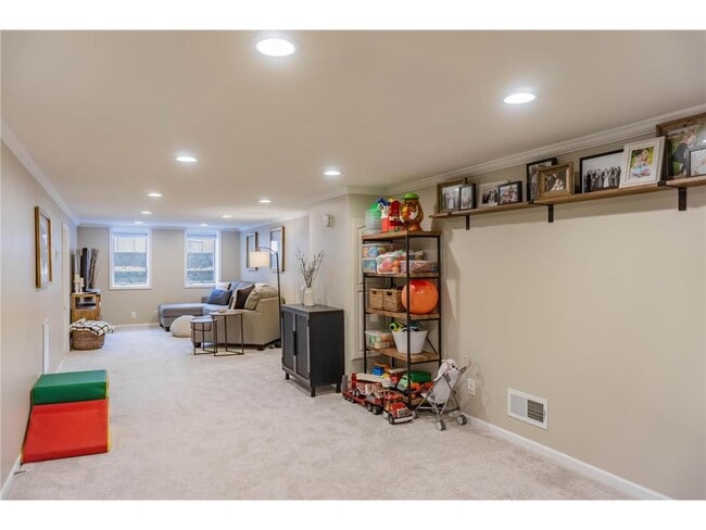 Building Photo - 112514 E Washington Ln