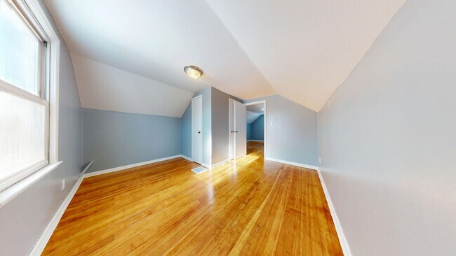 Building Photo - 4 Bedroom Cape Cod with Large Garage!