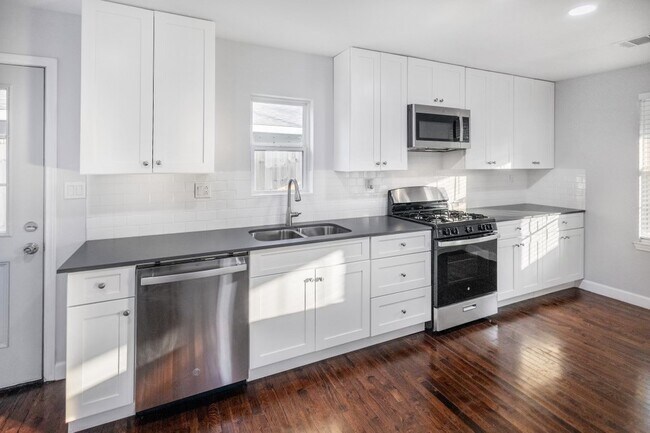 Building Photo - 3234 Berry St