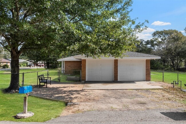 Building Photo - 209 Moss Hill Ln