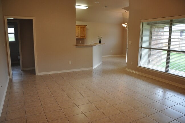 Building Photo - Coming Soon! Lovely 3 Bedroom 2 Bath Home ...