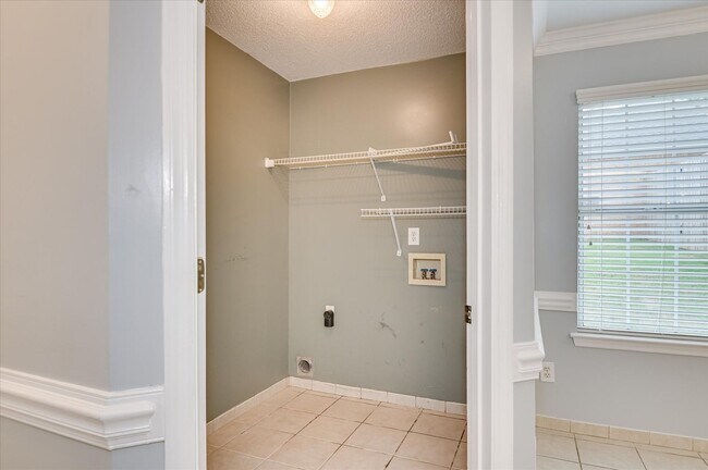 Building Photo - 1094 Maple Ridge Ct