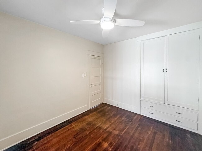Building Photo - Perfectly located 1 Bd/1Ba house with a bo...