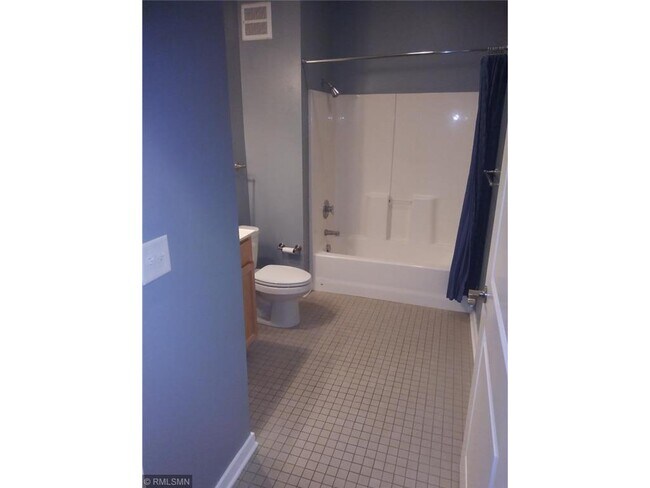 Building Photo - 619 SE 8th St