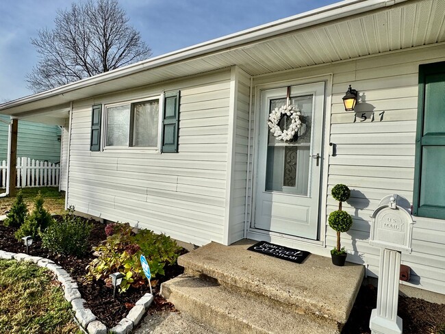 Building Photo - Fully-Updated 1st-Time Rental! Ready NOW! Pet Friendly w/Large, Detached Garage Workshop!