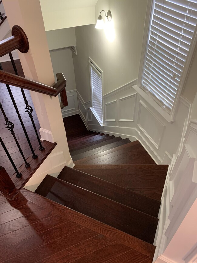 Building Photo - 2562 Sibley Dr
