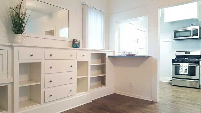 Building Photo - SeaGlass Apartments