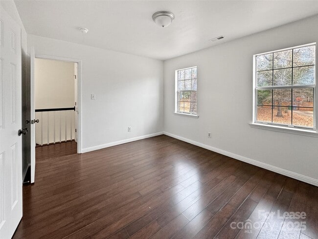 Building Photo - 8509 Golf Ridge Dr