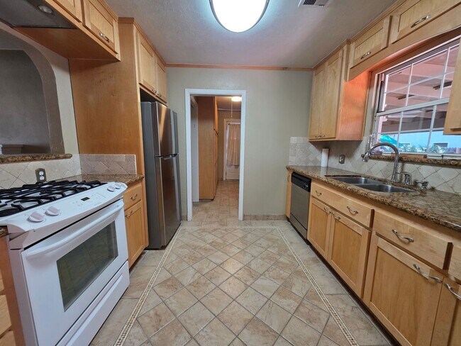 Building Photo - Charming Bungalow in La Loma neighborhood!