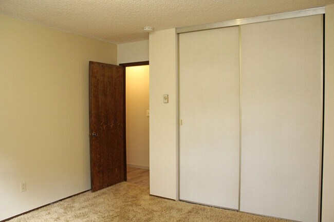 Building Photo - 6755-6755 SW Terri Ct