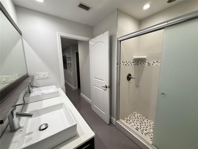 Building Photo - 5488 Fearnley Rd