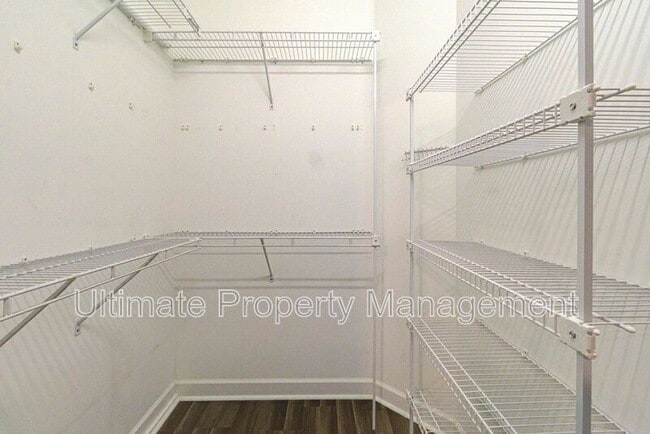 Building Photo - 5006 Carleton Dr