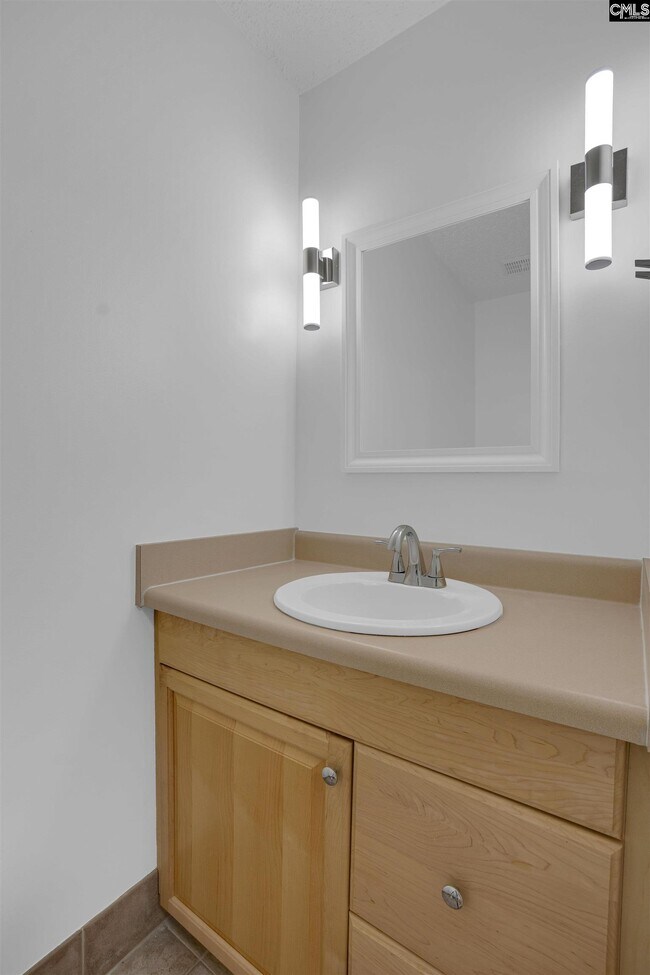 Building Photo - 301 Harbor Heights Dr