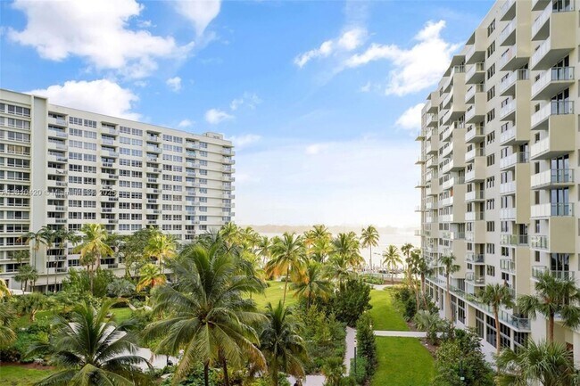 Building Photo - 1500 Bay Rd