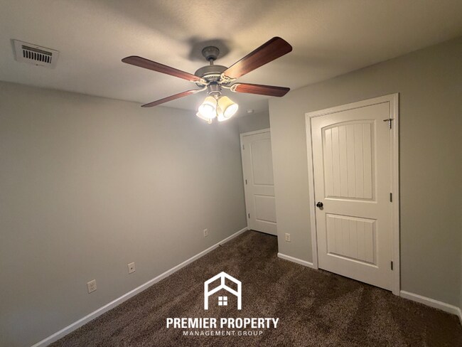 Building Photo - Move-In Ready 3BR Home in Tuscaloosa - Granite Counters & Enclosed Backyard