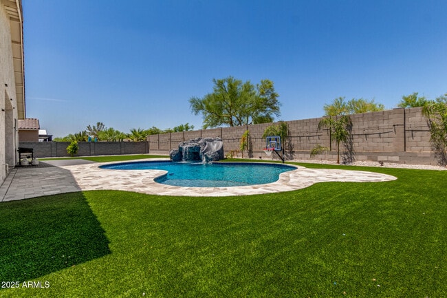 Building Photo - 5314 N 182nd Ln