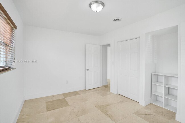 Building Photo - 4519 W Park Rd