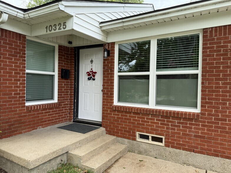 Building Photo - 10325 Newcombe Dr