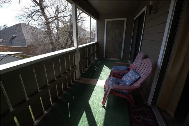 Building Photo - 4444 Victory Dr