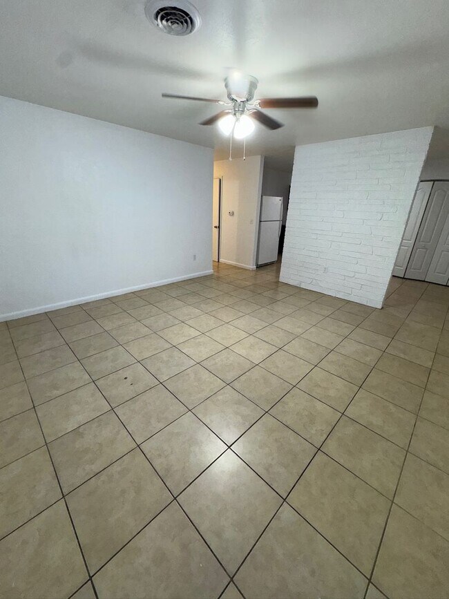 Building Photo - 1633 NE 70th St