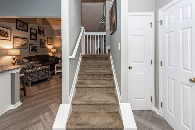 Building Photo - 7988 Shadow Oak Dr