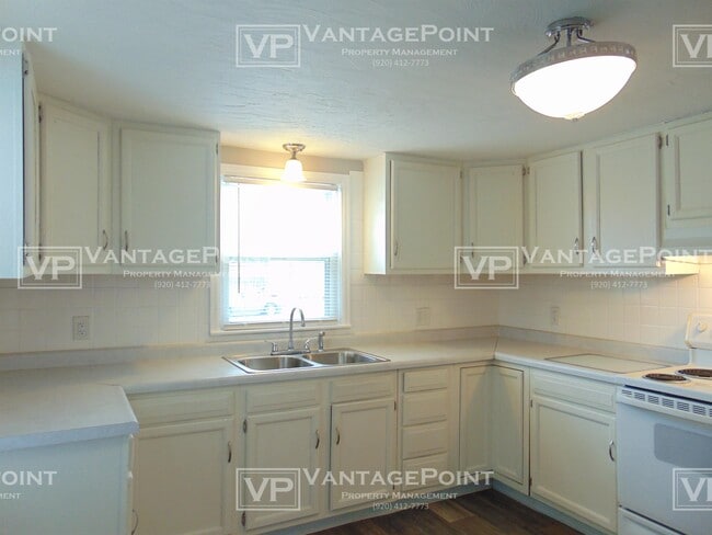 Building Photo - 993 Velp Ave
